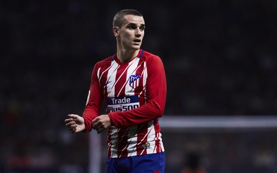 完美电竞动态-凯恩金靴奖三座合影