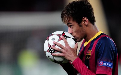 完美电竞动态-恰尔汗奥卢任意球再破米兰